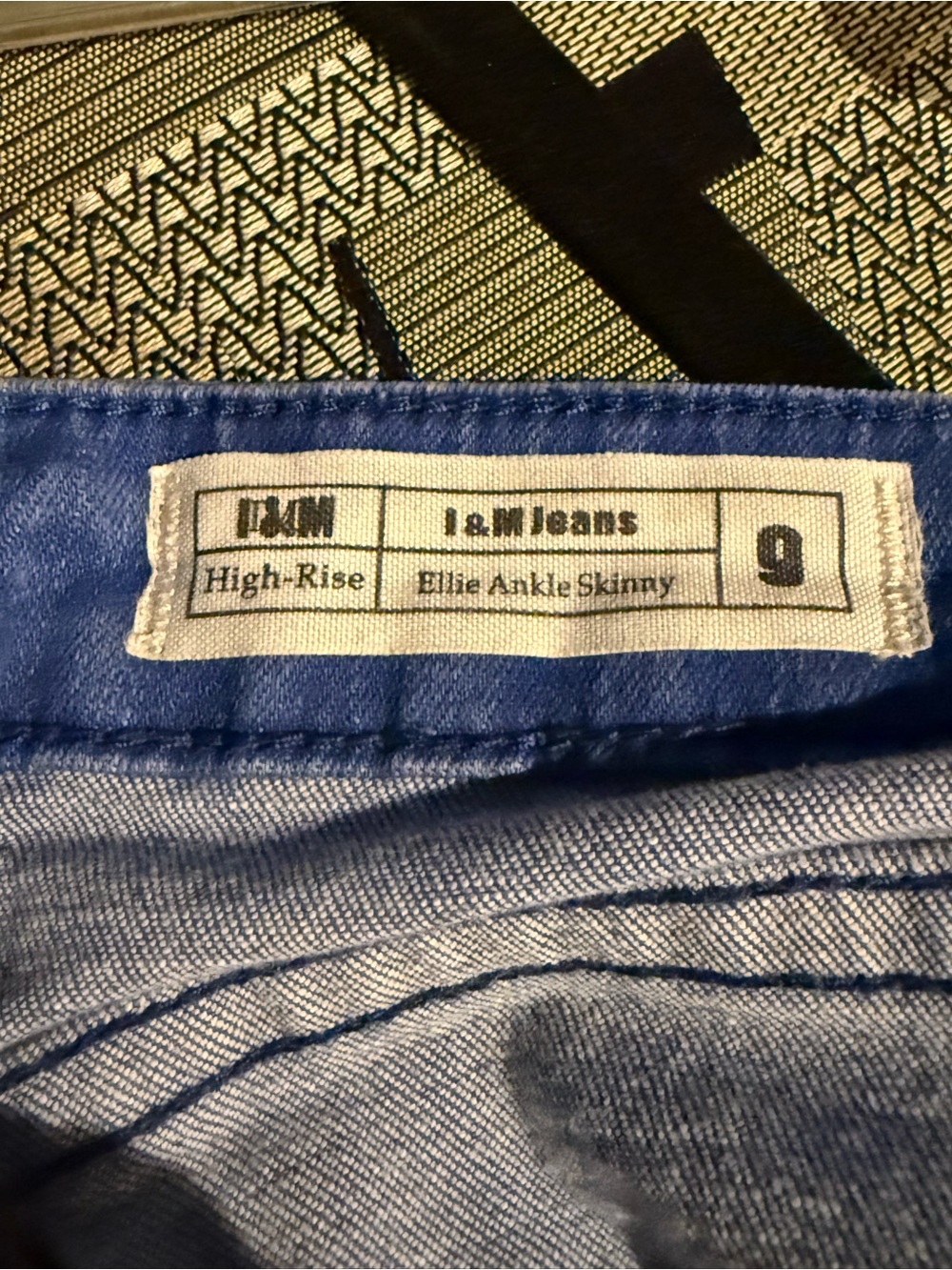 Women’s Distressed Blue Ripped Jeans - Picture 8 of 8